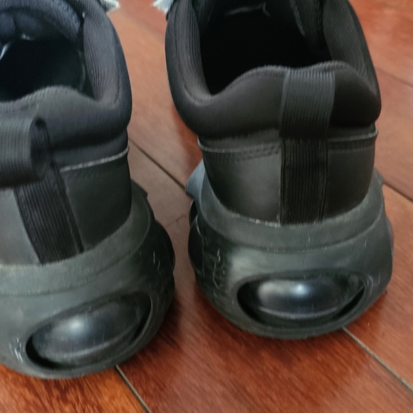 Nike Air Max - Picture 2 of 4